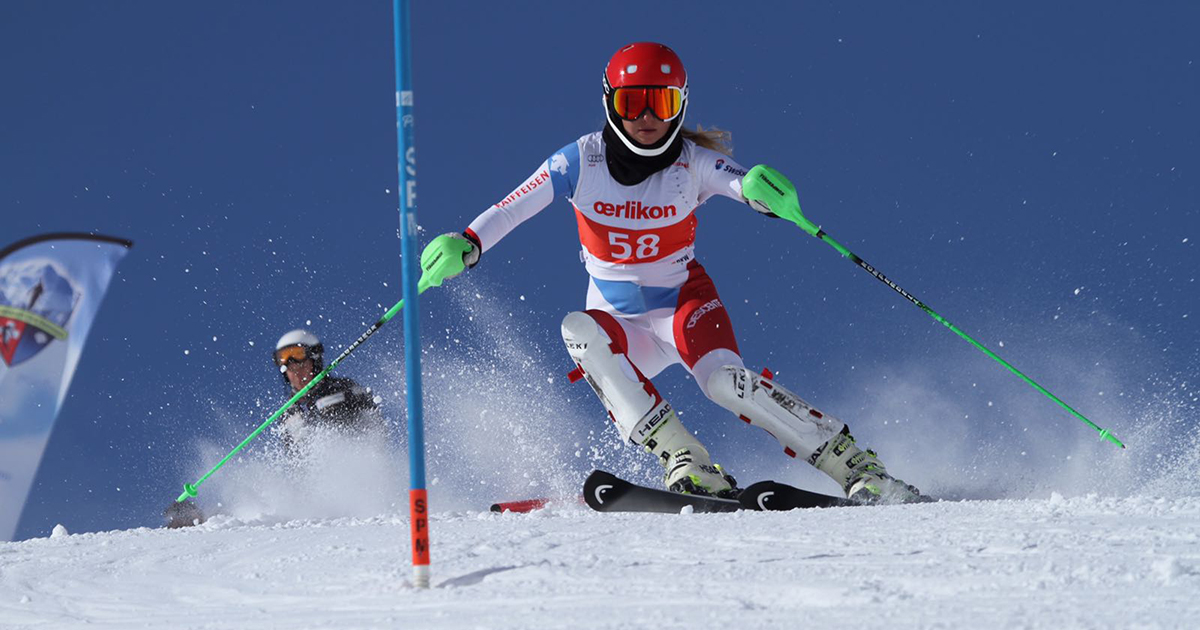 Alexandra Walz hat sich als Snowboarderin für die Winteruniversiade 2021 qualifiziert. Sie studiert Sportwissenschaften an der Phil.-hum. Fakultät der Universität Bern.  © Universitätssport der Universität Bern