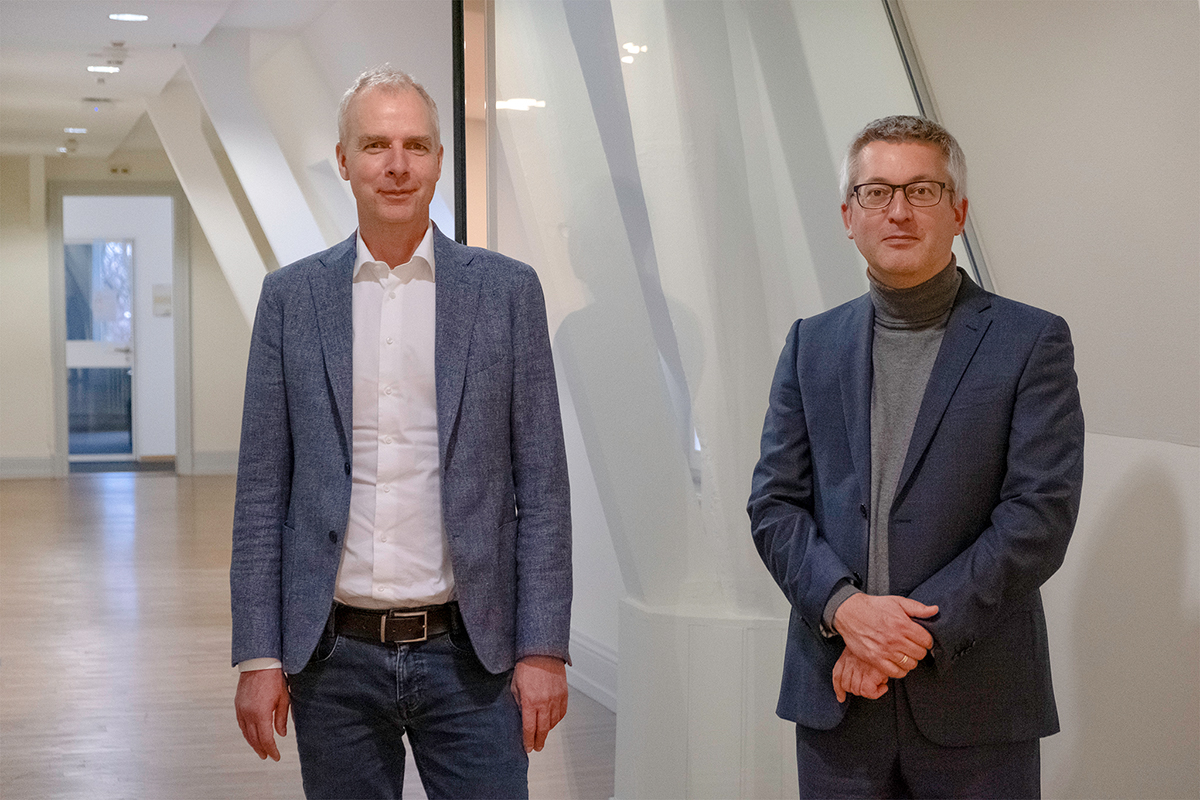 Prof. Dr. Sven Rottenberg, Leiter des Preiskomitees 2021, und Prof. Dr. Norbert Trautmann (rechts), Präsident der Hans-Sigrist-Stiftung.