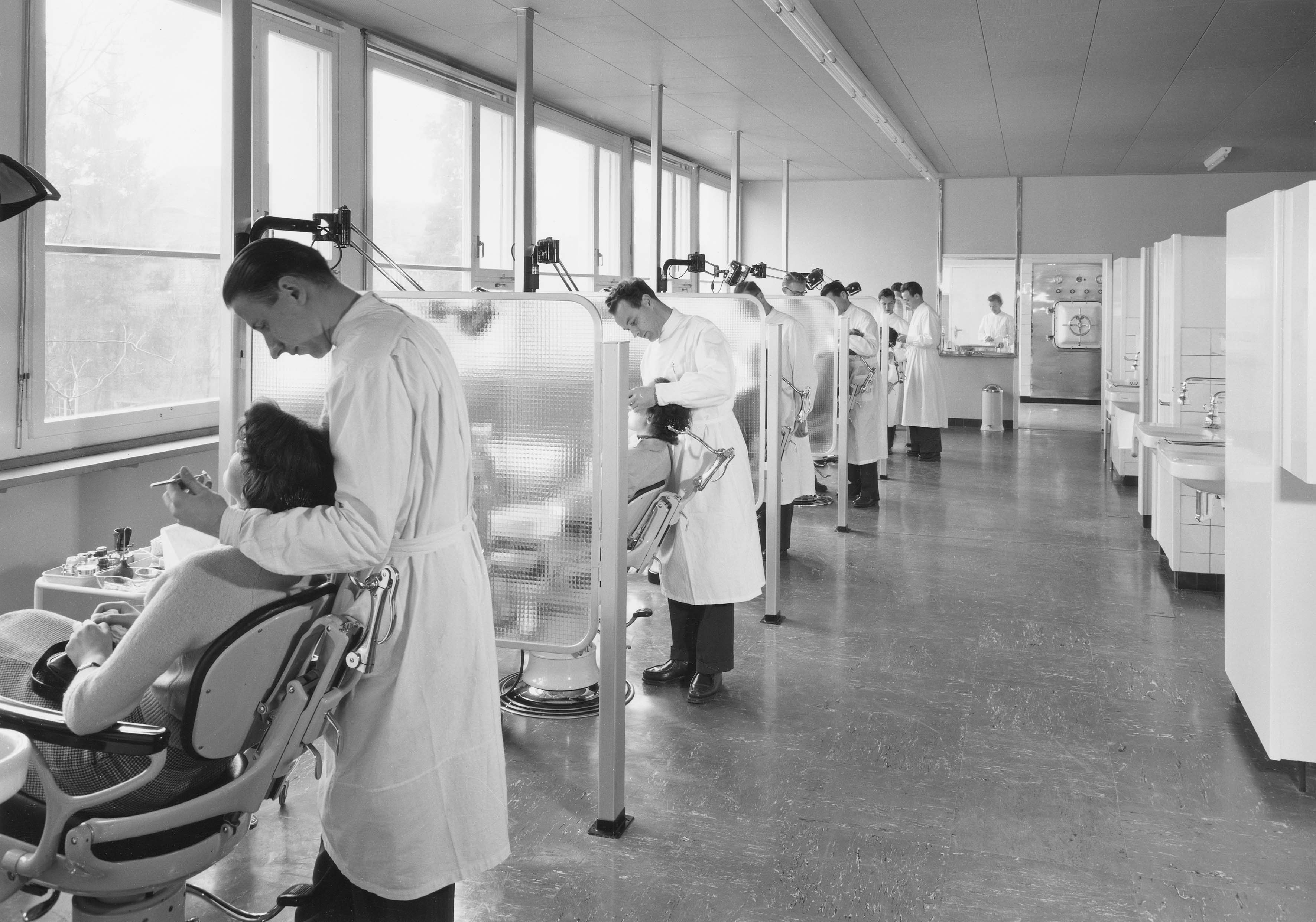 Behandlungssal 1955.  © zmk Bern