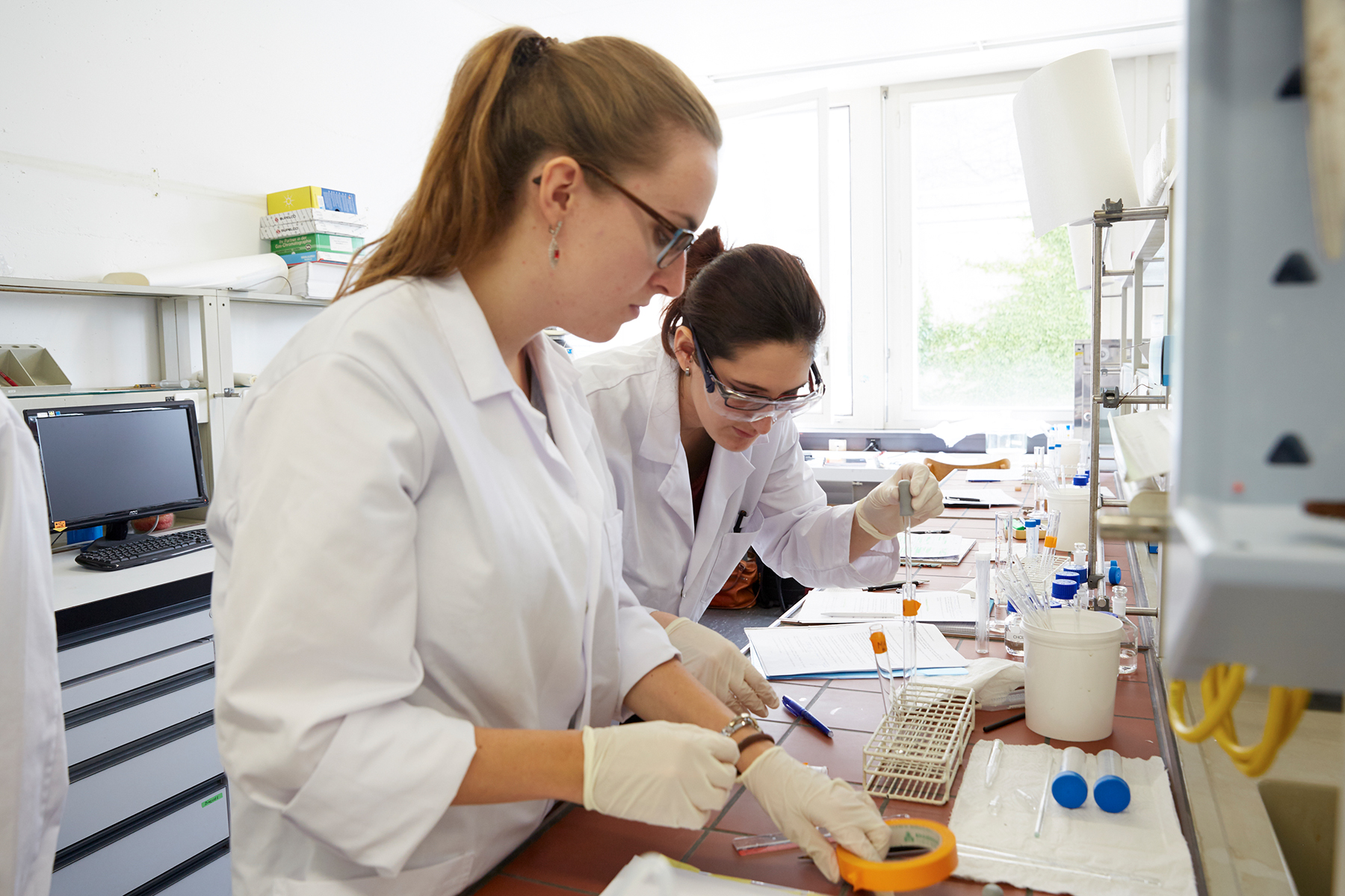 Schweizweit einzigartig: Der Studiengang Pharmazie in Bern ist eine Kombination von naturwissenschaftlicher und patientenorientierter Ausbildung.