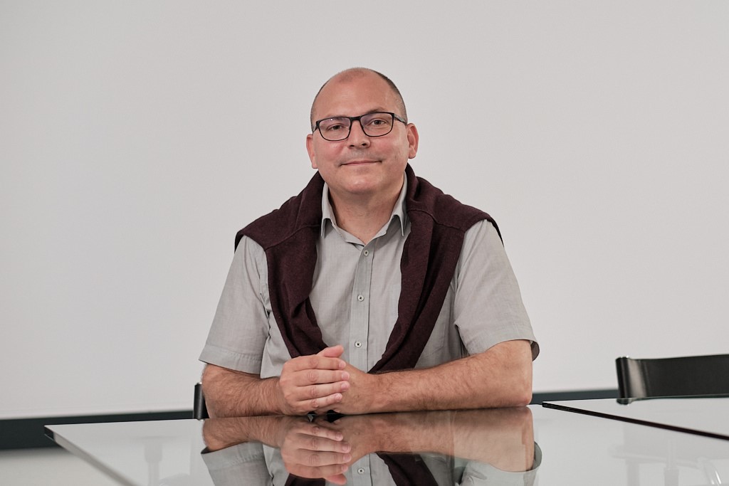 Prof. Dr. Juerg Gertsch  Stellvertretender Geschäftsführer des Institut für Biochemie und Molekulare Medizin, Universität Bern und Ko-Organisator der Internationalen Konferenz zu medizinischem Cannabis (IMCCB25).