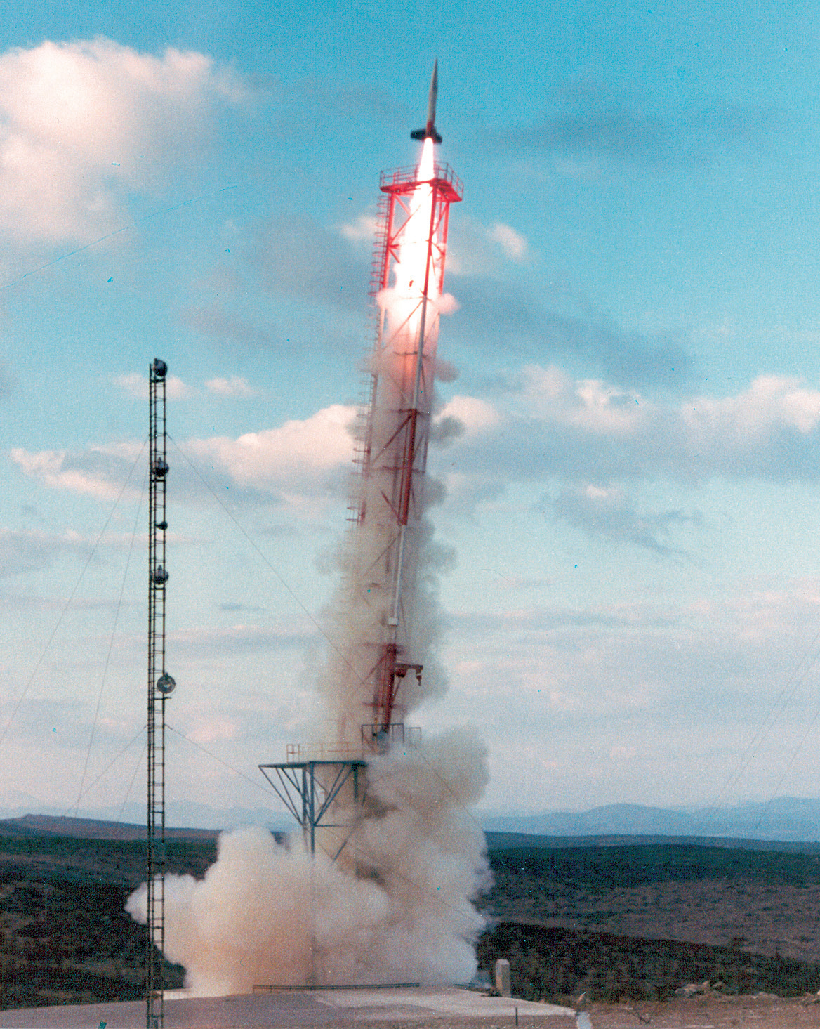 27. Oktober 1967: Start der Schweizer Zenit-Rakete, in Sardinien , mit den wissenschaftlichen Instrumenten der Universität Bern.
