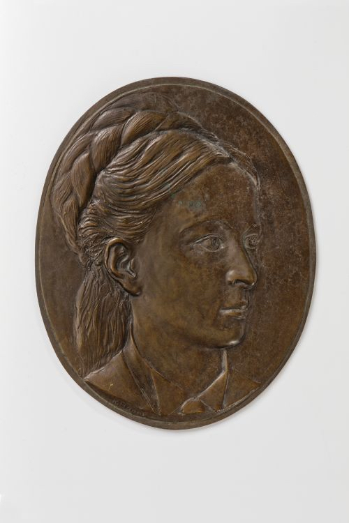 Bronzeporträt von Lina Huber-Weissert,  hergestellt von Karl Hänny (Nachlass Eugen Huber, aufbewahrt im Institut für Rechtsgeschichte der Universität Bern). Foto: Iris Krebs