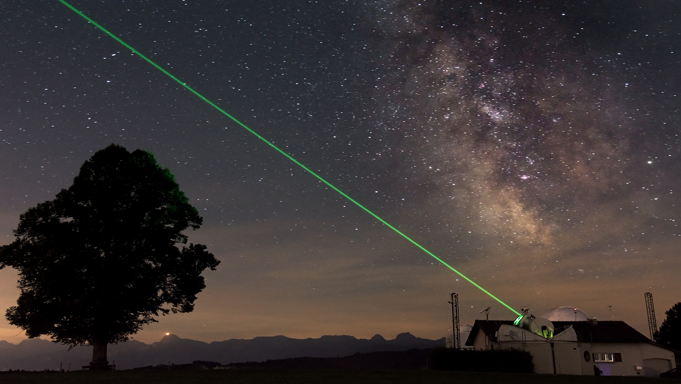 Satellite Laser Ranging (SLR) am Observatorium Zimmerwald. © Astronomisches Institut, Universität Bern / Emiliano Cordelli