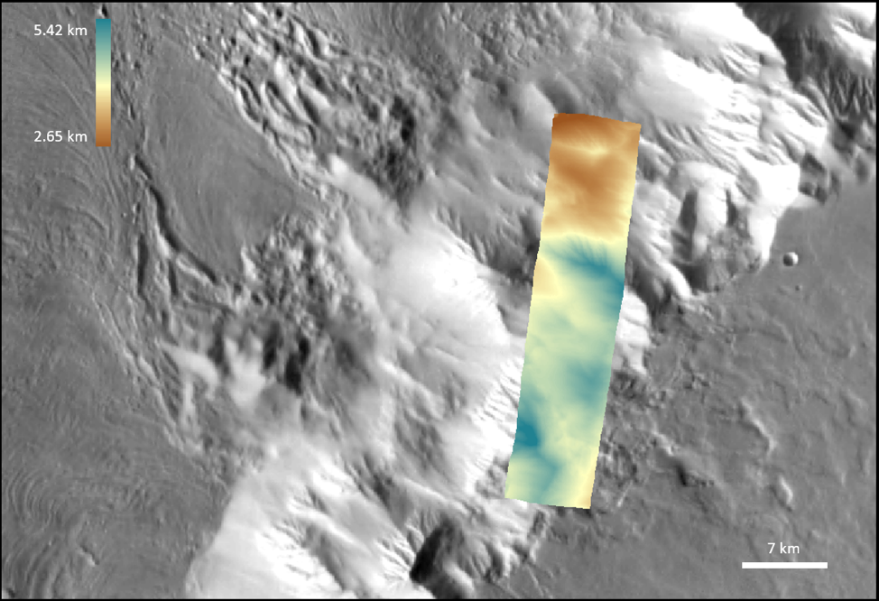 Digitales Terrainmodell der Nordwest-Flanke des Olympus Mons, dem grössten (600 km Durchmesser) und höchsten (25 km) Schildvulkan des Mars. © ESA/Roscosmos/CaSSIS/ INAF-Padova