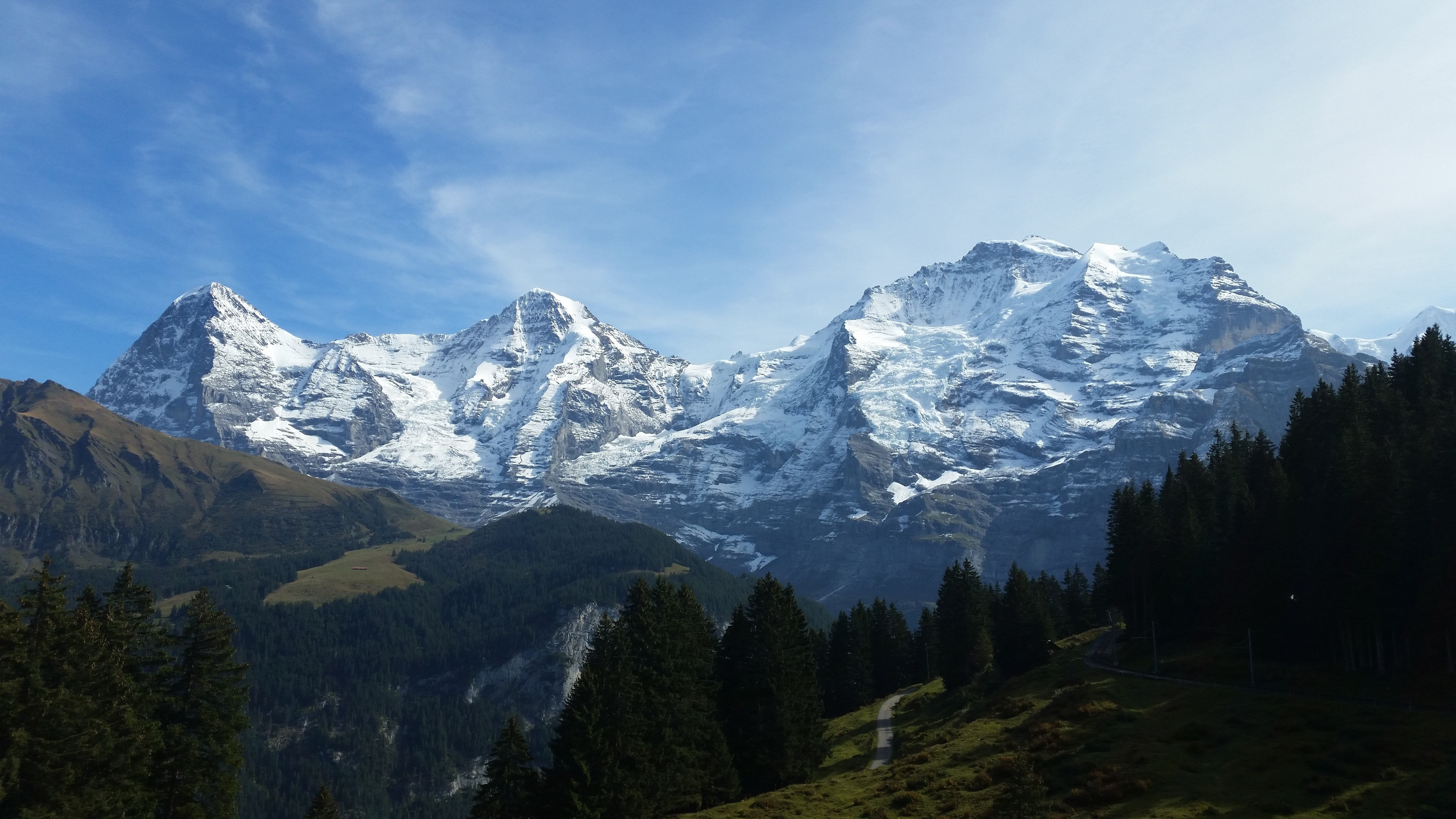 Ein internationales Team unter der Leitung der Universität Bern konnte zeigen: die Schweizer Alpen wachsen immer noch in die Höhe. Im Bild: Eiger Mönch und Jungfrau.