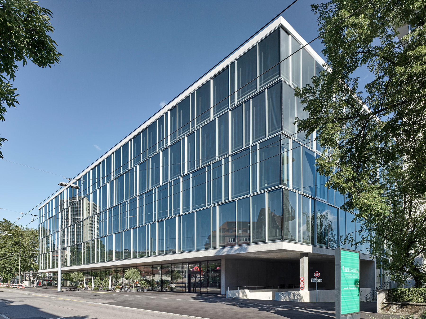 Mit sitem-insel, dem Schweizer Zentrum für Translationale Medizin und Unternehmertum, wurde ein weiteres Schwergewicht für den Medizinalstandort Bern eröffnet.  © sitem-insel